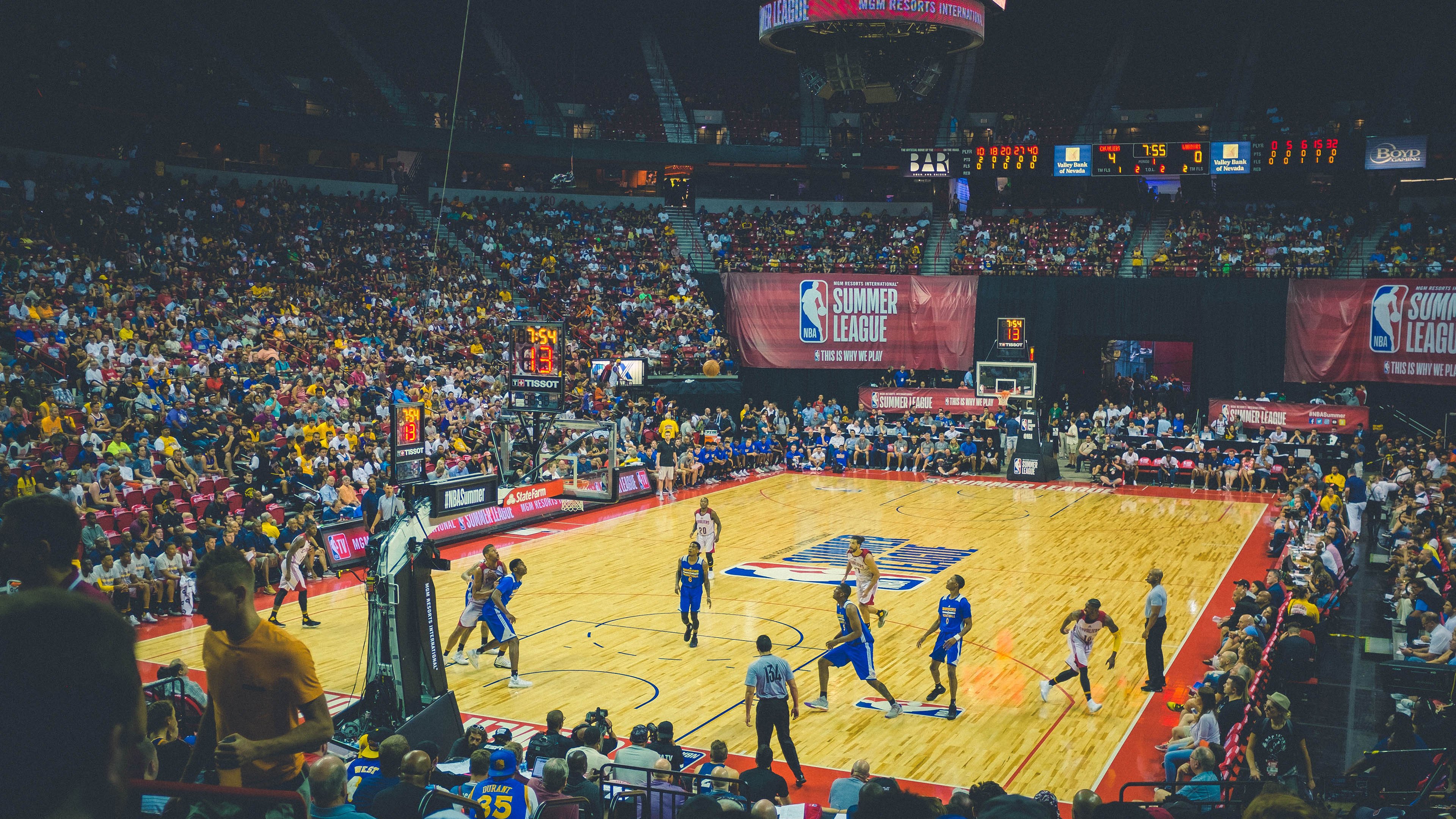 大比分获胜引发热议！，莎拉波娃在雄鹿比赛中大比分获胜比赛高潮迭起